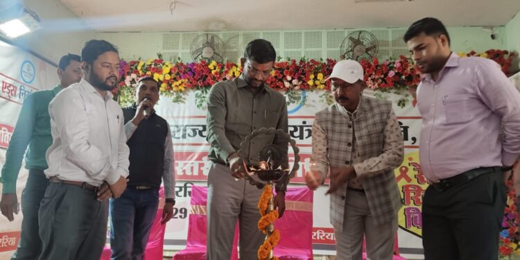 एचआईवी संक्रमितों के प्रति सामुदायिक सहयोक व समर्थन जरूरी : जिलाधिकारी