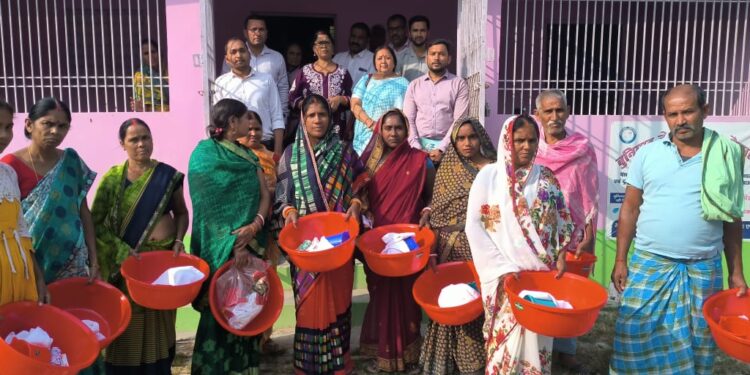 बिदुपुर में जिला भीबीडीसी पदाधिकारी ने नाइट ब्लड सर्वे की तैयारियों का लिया जायजा, एमएमडीपी किट का भी हुआ वितरण