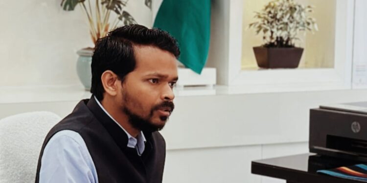 बिहार -किशनगंज:गृह प्रसव मुक्त पंचायत अभियान में उदासीनता पर डीएम किशनगंज ने की समीक्षा 