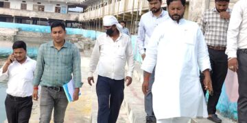 कुशेश्वरस्थान दरभंगा :- नगर पंचायत अधीनस्थ ने छठ घाटों के साफ सफाई की तैयारी का लिया जायजा।