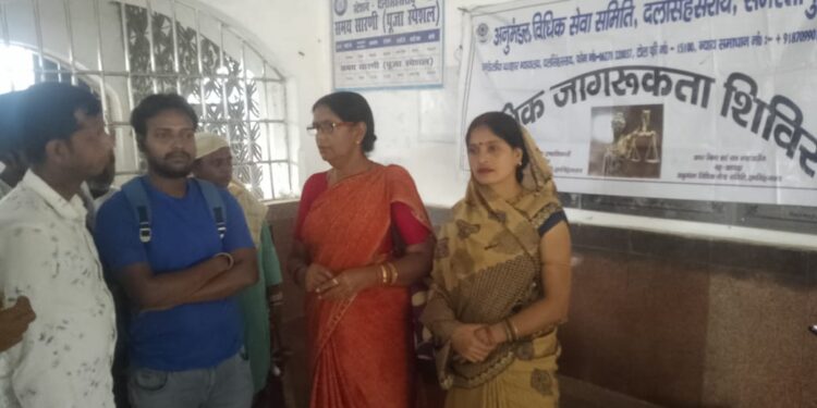 समस्तीपुर – रेलवे स्टेशन परिसर में विधिक जागरूकता शिविर आयोजित