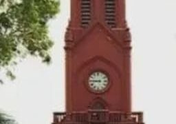 दिल्ली – सात जजों की संवैधानिक पीठ के बहुमत के फ़ैसले में एस अज़ीज़ बाशा बनाम केंद्र सरकार मामले में दिए फ़ैसले को पलट दिया