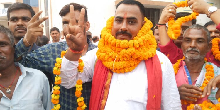 शिवहर – पैक्स चुनाव के लिए नामांकन के अंतिम दिन अभ्यर्थियों की उमड़ी भीड़