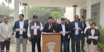 अररिया : प्रभारी जिला जज मनोज तिवारी की अगुवाई में न्यायमण्डल के सभी न्यायिक पदाधिकारियों ने किया संविधान की प्रस्तावना का पठन