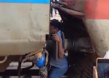 बरौनी – इंजन-बोगी के बीच दब गया अमरः DRM की रिपोर्ट में खुलासा; रेलकर्मी सुलेमान ने इंजन बैक करने की जगह आगे करने को कहा