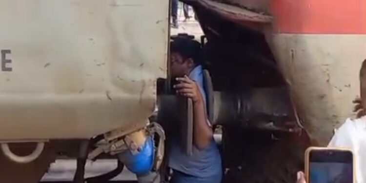 बरौनी – इंजन-बोगी के बीच दब गया अमरः DRM की रिपोर्ट में खुलासा; रेलकर्मी सुलेमान ने इंजन बैक करने की जगह आगे करने को कहा