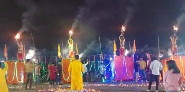 अररिया – पांच हजार 51 दीपों की जगमग से झूम उठा परमान नदी का त्रिसूलिया घाट