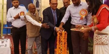 अररिया – जो छात्र अपनी मेहनत और लगन से पढ़ रहे हैं।वह भविष्य में अवश्य कामयाब होंगे – डीएम अनिल कुमार