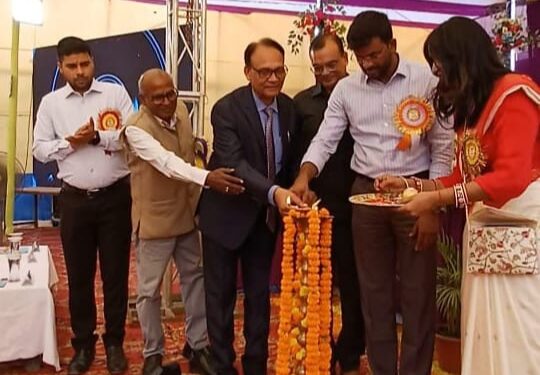 अररिया – जो छात्र अपनी मेहनत और लगन से पढ़ रहे हैं।वह भविष्य में अवश्य कामयाब होंगे – डीएम अनिल कुमार