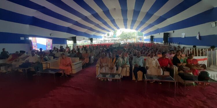 विद्यापति राजकीय महोत्सव ::: श्रोताओं को रास नहीं आया कवि सम्मेलन, स्वनाम धन्य कवि बढ़ाते रहें मंच की शोभा