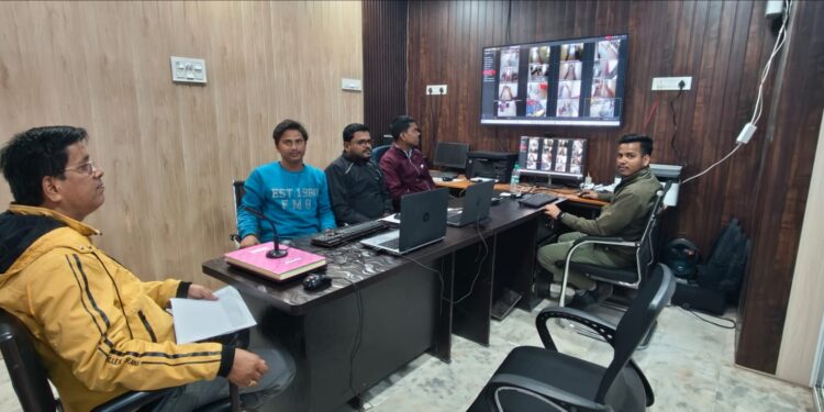 जिला नियंत्रण कक्ष की मदद से प्रमुख स्वास्थ्य संस्थानों की हो रही निगरानी