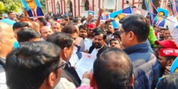 बाबा साहब पर लोकसभा में गृहमंत्री अमित शाह के तंज के विरोध में सपा ने किया प्रदर्शन