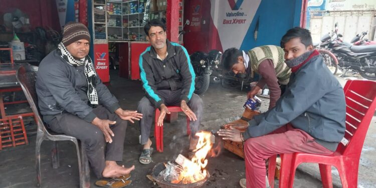 कुर्साकांटा/अररिया – कोहरे ने दी दस्तक, सर्दी ढहाने लगी सितम, इस तरह रहें सावधान