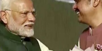 मुंबई -देवेंद्र फडणवीस ने गुरुवार को महाराष्ट्र के मुख्यमंत्री पद की शपथ ली- पिछली गठबंधन सरकार में वो उप मुख्यमंत्री थे