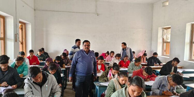 रानीगंज – कलावती स्नातक महाविद्यालय , रानीगंज में सी.बी.सी.एस प्रथम सेमेस्टर की परीक्षा शांतिपूर्ण प्रारंभ