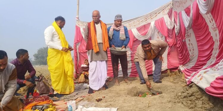कुर्साकांटा – बाबा सुंदरनाथ फ्यूल सेंटर का वैदिक मंत्रोच्चार के साथ विधि विधान पूर्वक भूमि पूजन किया गया