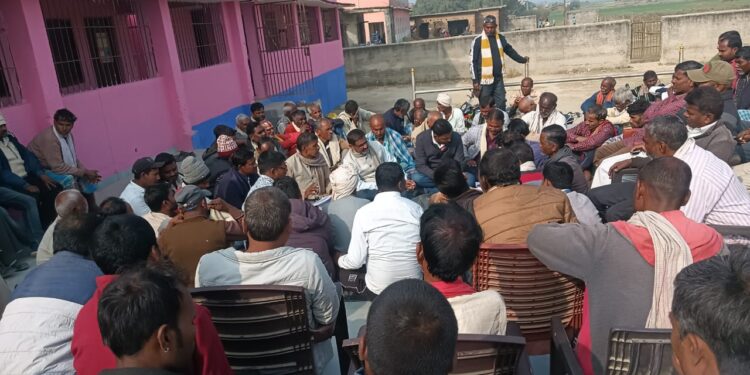 कुशेश्वरस्थान /दरभंगा :- सुघराईन पंचायत वासियों की एक बैठक।