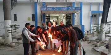 अनुमंडलीय व्यवहार न्यायालय, दलसिंहसराय के कर्मचारियों ने किया विरोध प्रदर्शन