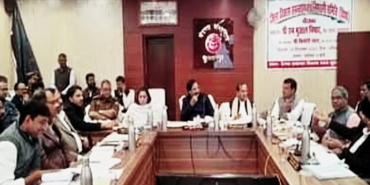 पांच सौ से अधिक आबादी वाले गांवों को प्रधानमंत्री सड़क से जोड़ने का प्रस्ताव सरकार को भेजने की विभाग ने दी जानकारी