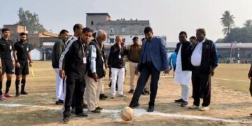 Araria – सीमांचल गांधी तस्लीम उद्दीन मेमोरियल फुटबॉल मैच के फाइनल में रायगंज ने भागलपुर को एक के मुकाबले दो गोल से हराया.