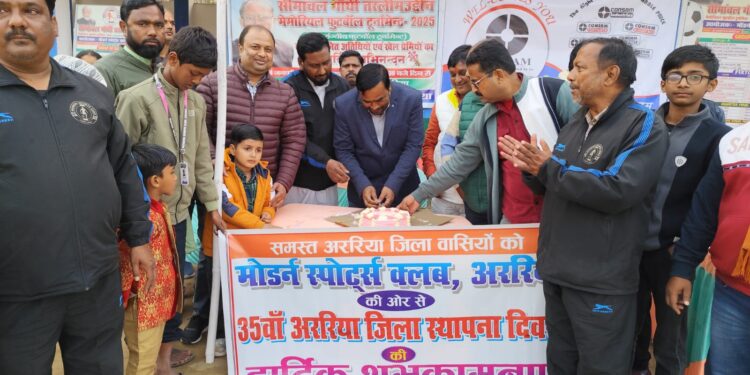 तीसरे क्वाटर फाइनल में टाउन क्लब बांका ने मॉडर्न स्पोर्ट क्लब को दो गोल से हराकर सेमी फाइनल में अपना स्थान सुरक्षित किया।