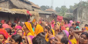 गुरुवार को जोकिहाट व पलासी मुख्य सड़क पर मोहनिया मदरसा चौक के पास हुई सड़क दुर्घटना