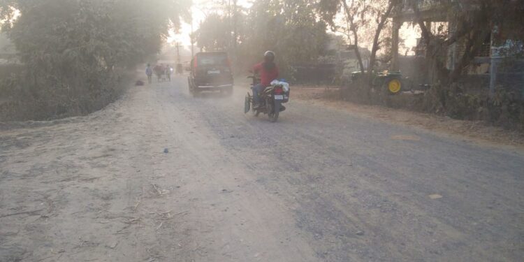 अररिया – संवेदक की लापरवाही धूलकण से हो रही आम जनों को परेशानी