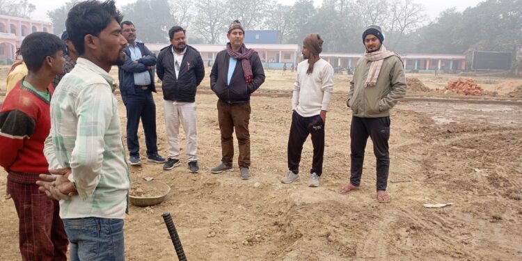 कुशेश्वरस्थान / दरभंगा :- +2 नंद किशोर उच्च विद्यालय के मैदान में बन रहे प्ले ग्राउंड के निर्माण कार्य पर तत्काल लगा अंकुश।