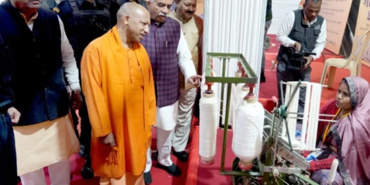 प्रयागराज/लखनऊ – महाकुंभ नगर की भव्यता देखते ही बन रही है,सीएम योगी आदित्यनाथ ने प्रसार भारती के एफएम चैनल कुम्भवाणी का किया शुभारंभ