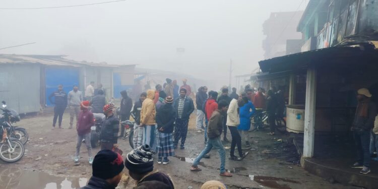 कुआडी़ बाजार में शॉर्ट सर्किट से आग लगने से दो दुकान जले लगभग 75 लाख हुआ नुकसान।