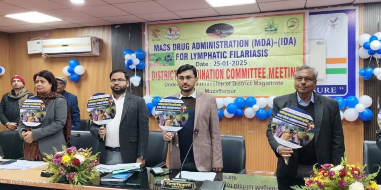 जिलाधिकारी ने किया स्वास्थ्य विभाग की समीक्षा