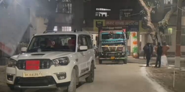 Araria – शराब से लदा ट्रक बिना जांच किए डीटीओ अररिया ने भेजा ट्रेजरी ऑफिस