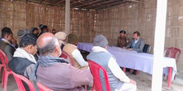 आगामी सरस्वती पुजनोत्सव को लेकर छातापुर थाना परिसर में शांति समिति की बैठक की गई..।