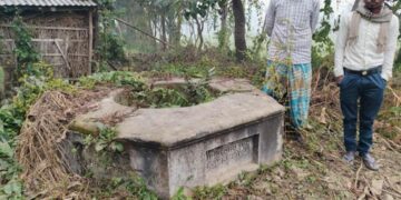 टीकापट्टी गरीबघाट का कुआं, तरस रहा है अपने जीर्णोद्धारके लिए