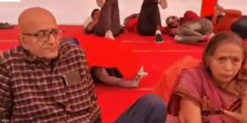 एक महीने 5 दिनों के ‘कुंभ में कल्पवास’ से लौटे दंपती? – MAHA KUMBH 2025