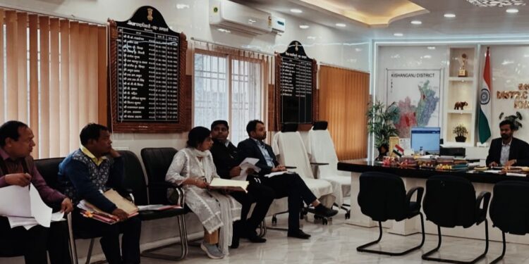 आईसीडीएस एवं सामाजिक सुरक्षा की समीक्षात्मक बैठक में पदाधिकारियों ने लिया भाग