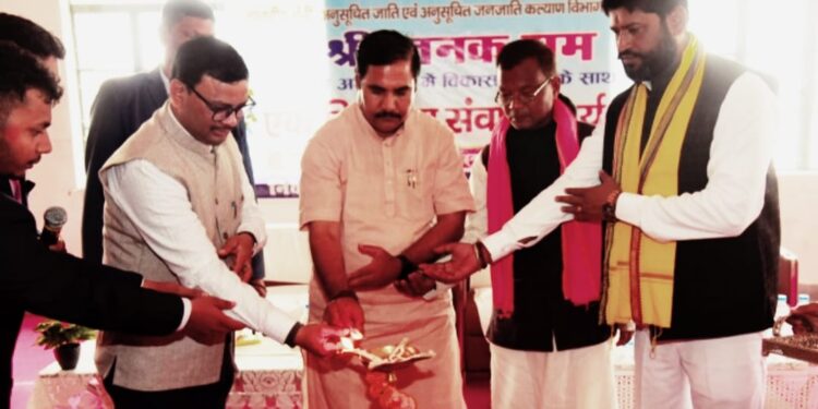 किशनगंज, बिहार -आवास प्लस 2024 योजना से अनुसूचित जाति एवं अनुसूचित जनजाति परिवार के सभी पात्र लाभार्थियों को चयन करने का विभागीय मंत्री ने दिया आदेश