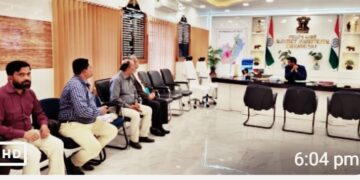 सिक्योरिटी गार्ड हमारी सुरक्षा व्यवस्था की रीढ़ हैं – जिलाधिकारी विशाल राज