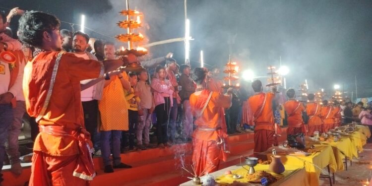 महाशिवरात्रि पर सुन्दरी में मेला का हुआ आयोजन, सांसद प्रदीप कुमार सिंह ने भक्ति जागरण कार्यक्रम का फीता काटकर किया उद्घाटन।