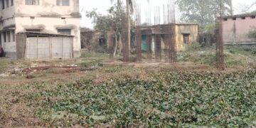 13 पंचायत के लिए एक निर्माणाधीन प्राथमिक स्वास्थ्य केंद्र दो साल से अधूरा, ग्रामीणों में रोष।