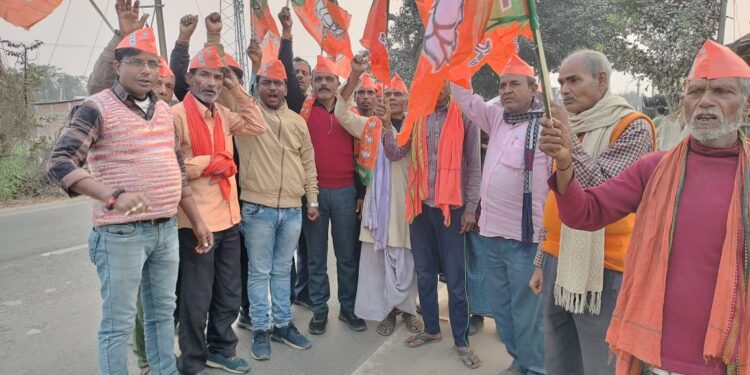 रानीगंज – भाजपा गीतवास मंडल ने जीत का जश्न मनाया, कार्यकर्ताओं ने बांटी मिठाइयाँ