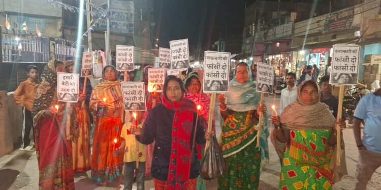 दरभंगा / कुशेश्वरस्थान :- मासूम बच्ची के साथ हुए दुष्कर्म की घटना के विरोध में, निकला कैंडल मार्च।