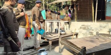 भरगामा/अररिया – फरार अभियुक्त के घर की कुर्की जब्ती