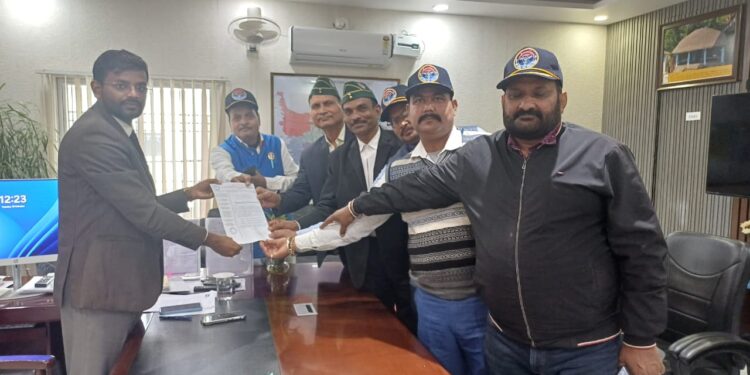 Araria – विभिन्न समस्याओं को लेकर जिला पदाधिकारी अररिया से मिलकर अपनी समस्याओं से अवगत कराया