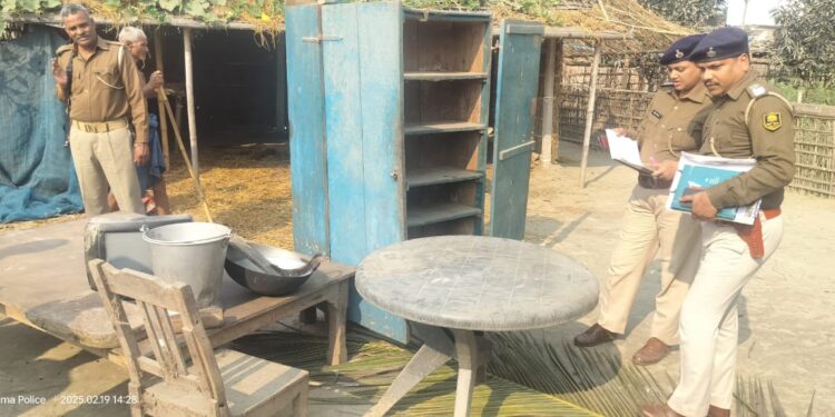 भरगामा/अररिया – पोक्सो एक्ट के फरार अभियुक्त के घर की कुर्की-जब्ती