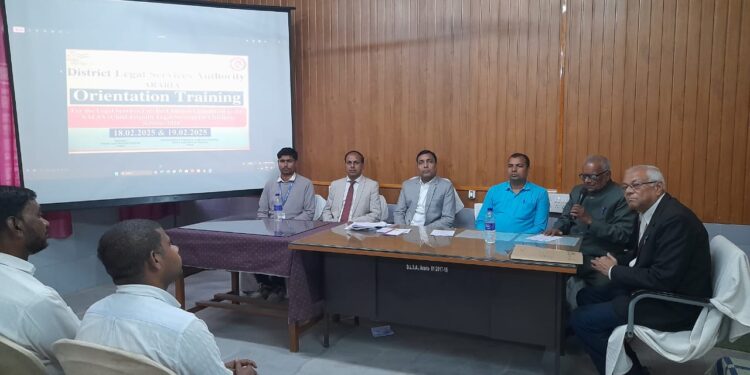 अररिया : दिवसीय प्रशिक्षण कार्यक्रम में भाग लेने वाले पैनल अधिवक्ताओं एवं पारा विधिक स्वयं सेवकों को प्रशिक्षण प्रमाण-पत्र प्रदान किये