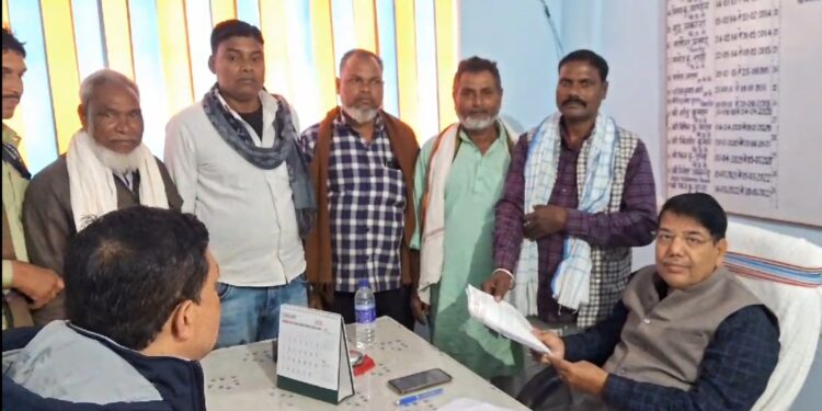 अररिया: मजदूरों का प्रदर्शन, SFC में दुलाई मजदूरी घटाने का विरोध