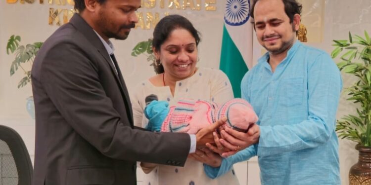 किशनगंज, बिहार -13 नवंबर 2024 को प्राप्त बालक को 03 माह में ही दत्तक माता -पिता की प्राप्ति हुई