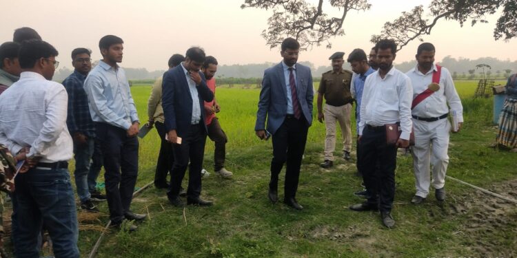 पलासी चौक पर वाहन चेकिंग अभियान के दौरान 566 बोतल रेशम लीची शराब व एक बाइक जप्त किया