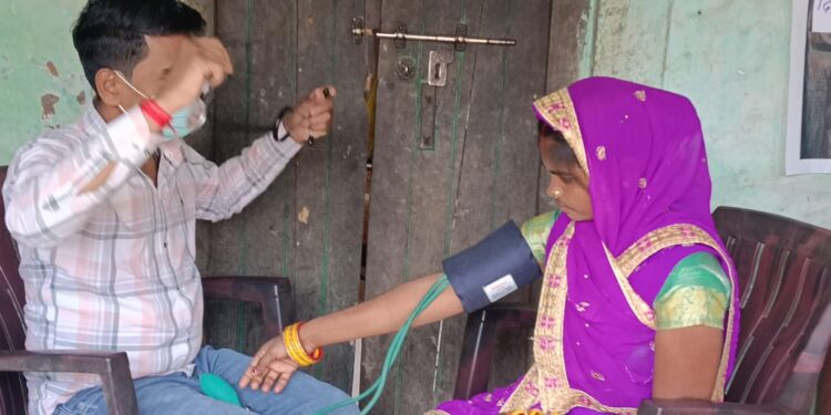 कैंसर जागरूकता एवं स्वास्थ्य जांच शिविर का आयोजन